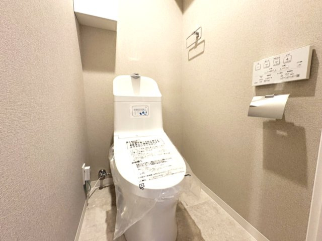日商岩井高槻マンションのトイレ|新品未使用の清潔感のあるトイレです