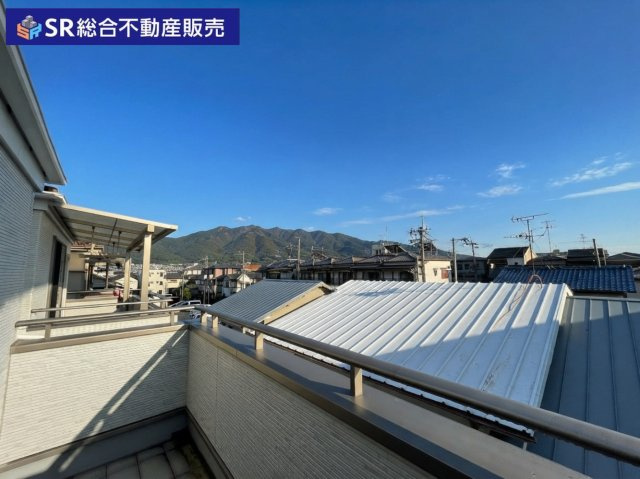花園東町1丁目中古戸建の展望|南面バルコニーで日当たり良く、生駒山も見えます！