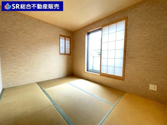 花園東町1丁目中古戸建の和室|全室2面採光の明るいお部屋で日中は電気なしで過ごせます♪（クロス張替のイメージです。）