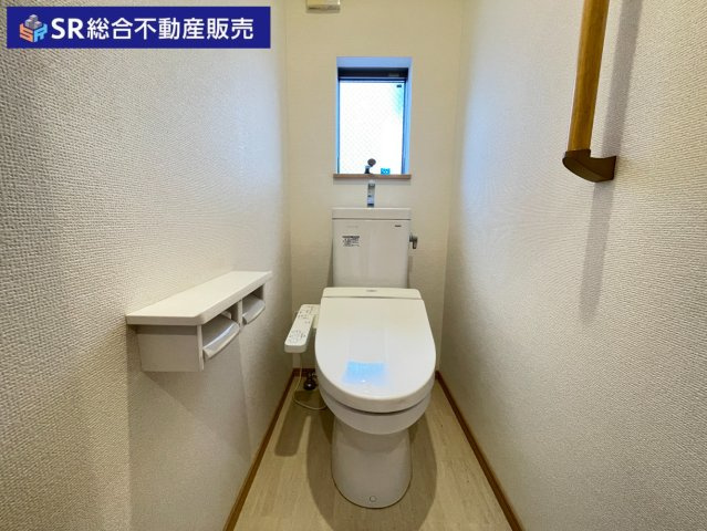 花園東町1丁目中古戸建のトイレ|3Fトイレ。温水洗浄便座ついてます！