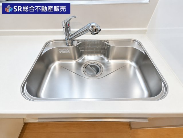 花園東町1丁目中古戸建のキッチン|洗い物をするには十分のスペースがあります！（画像はハウスクリーニング後イメージ）