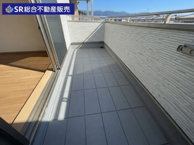 花園東町1丁目中古戸建のバルコニー|3F南側バルコニー。南向きで陽当たり良好で洗濯物が乾きやすいです！（画像はハウスクリーニング後イメージ）