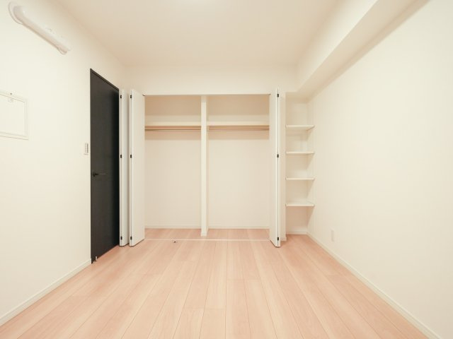 ヴェラハイツ竹の塚の洋室|ヴェラハイツ竹の塚：約６．３帖の洋室にもクローゼット・窓が付いております！
