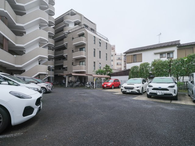 ヴェラハイツ竹の塚の駐車場|ヴェラハイツ竹の塚：敷地内に駐車場ございます！