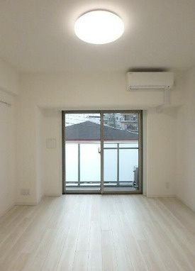 横浜市中区扇町２丁目の賃貸マンションの居間・リビング