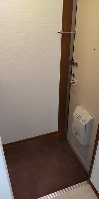 日野市新町２丁目のアパートの玄関