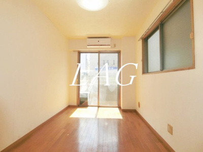 【居間・リビング】 | スラクストンパートⅠ | 洋室のお部屋です。