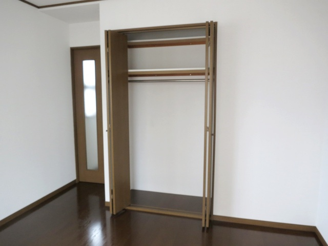 ラ・カーサミューズⅡの収納|洋服が掛けられるクローゼットです。
