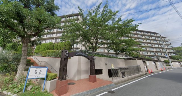 サンヴェール千里緑地公園|前面道路含む現地写真です