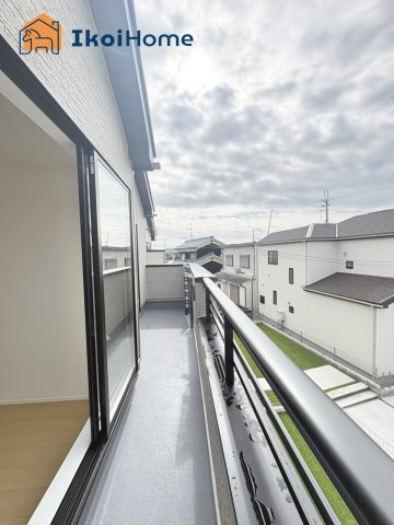 明石市魚住町西岡　全３棟A号棟　新築戸建のバルコニー|【ホームページに現地動画掲載中】●年中無休：当日予約可●バルコニーの屋根は８万円から設置できます。