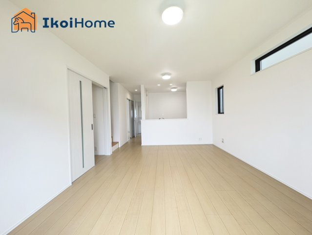 明石市魚住町西岡　全３棟A号棟　新築戸建の居間・リビング|【ホームページに現地動画掲載中】●年中無休：当日予約可●長方形で家具を配置しやすい間取り！