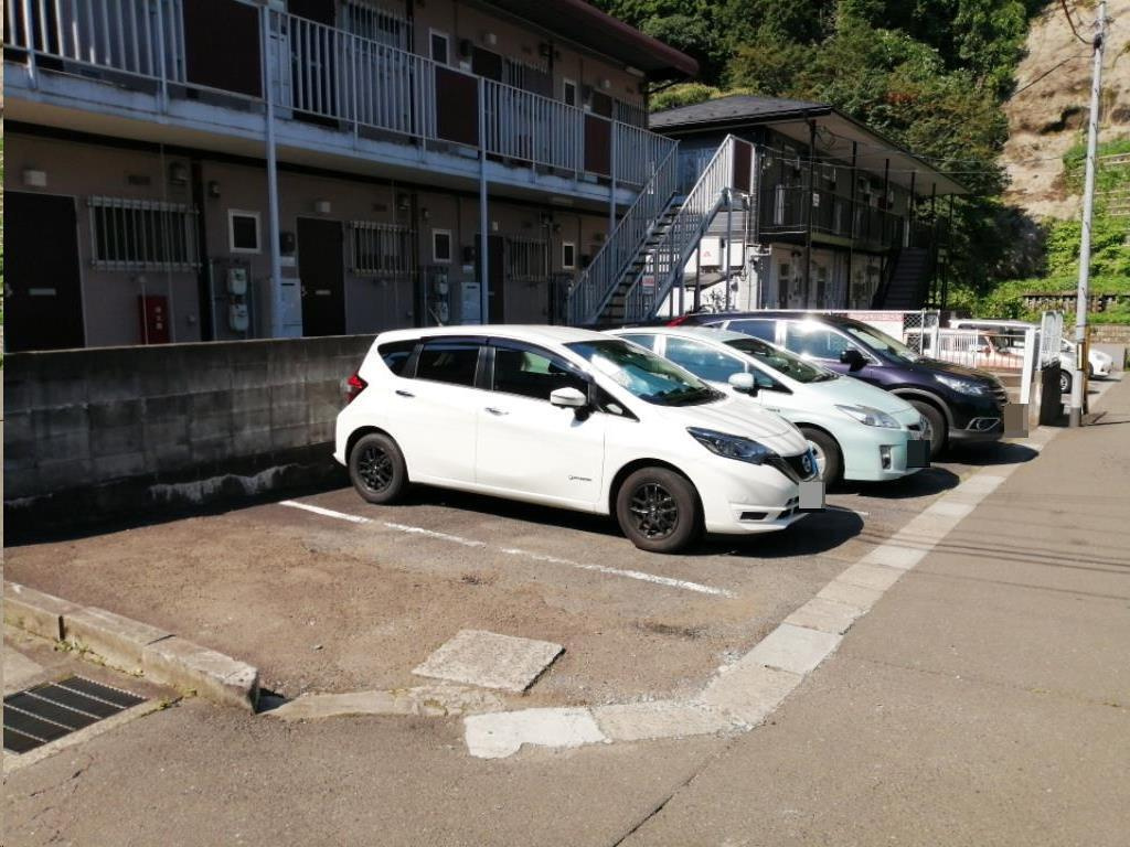 青葉ハイツの駐車場