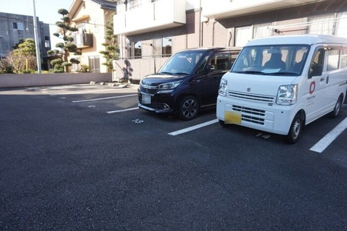 ニューアゼリア　Ｂの駐車場