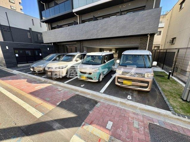 プレリス太閤通セルシアの駐車場