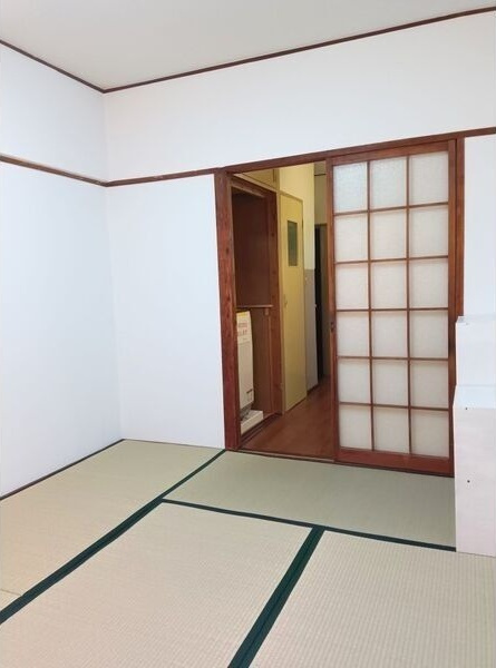真弓ビルの和室