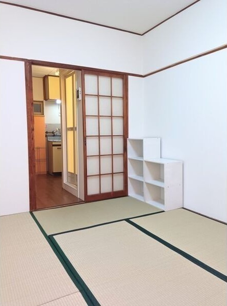 真弓ビルの和室