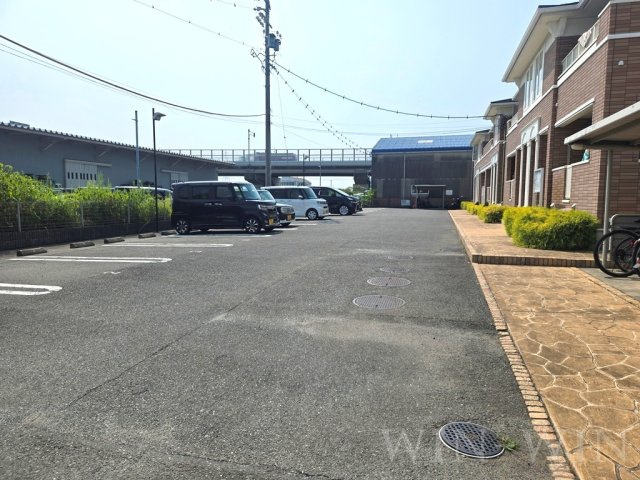 ロイヤルモーメント Ⅰの駐車場
