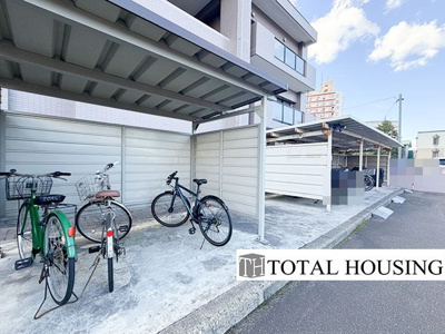 【その他】 | リラハイツ幌平橋 | 大切な自転車を雨風から守る、安心の屋根付き駐輪スペース。