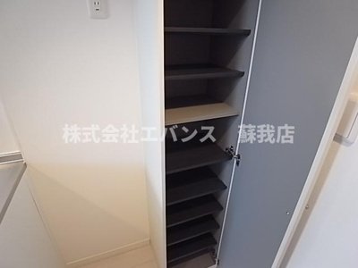 【エントランス】 | メゾン本千葉 | ゆとりのあるエントランスです