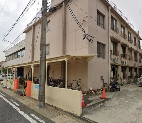 真弓ビルの外観