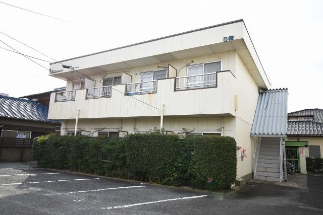 レジデンス中村B棟の駐車場|カースペースがあります