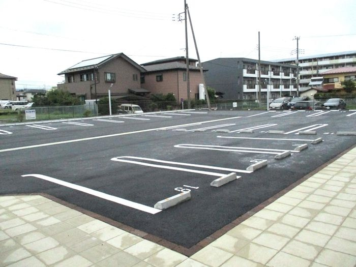 セジュール　ルピナスの駐車場