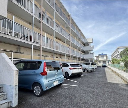 ロイヤルＦＵＪＩの駐車場