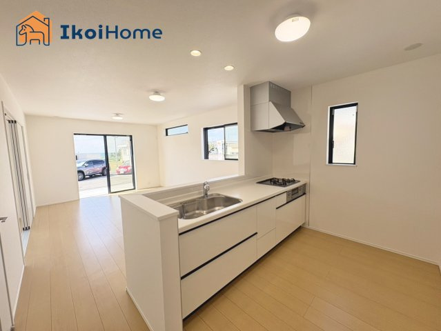 明石市魚住町西岡　全３棟C号棟　新築戸建のキッチン|【ホームページに現地動画掲載中】●年中無休：当日予約可●お子様の様子を見ながらお料理が出来るキッチン