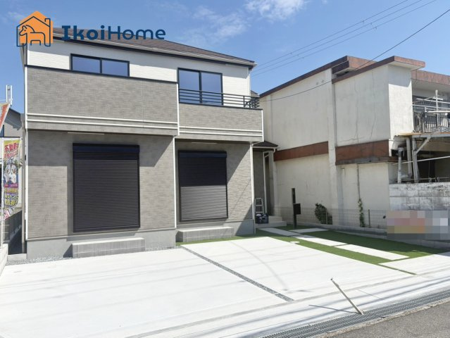 明石市魚住町西岡　全３棟C号棟　新築戸建の駐車場|【ホームページに現地動画掲載中】●年中無休：当日予約可●駐車場は4台可能！来客時も安心です♪