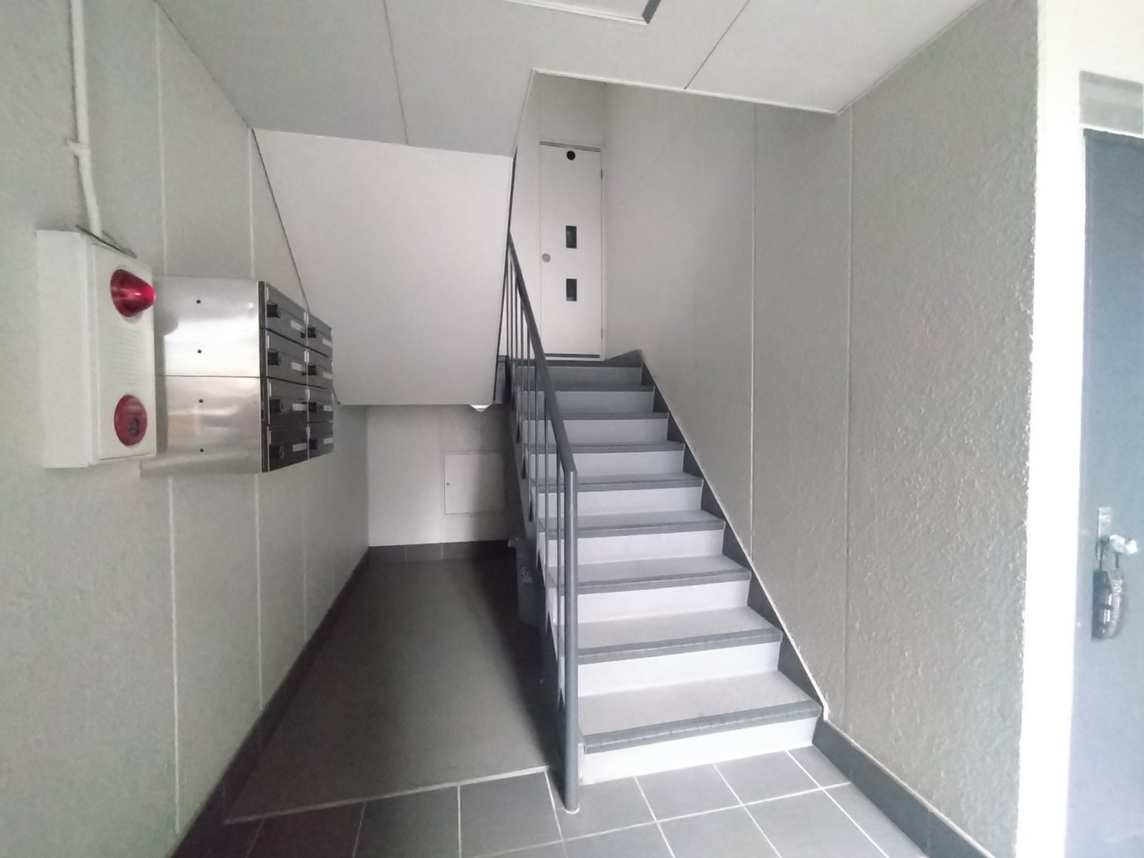 北園マンションのエントランス