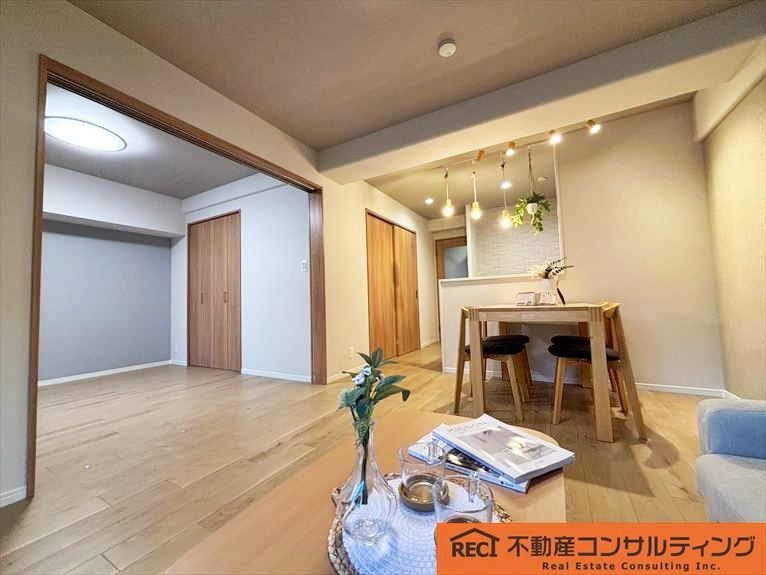 サンハイツ灘の洋室