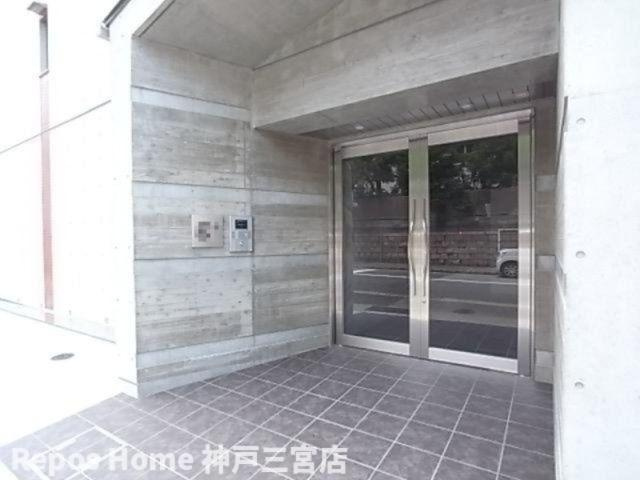 g+のエントランス