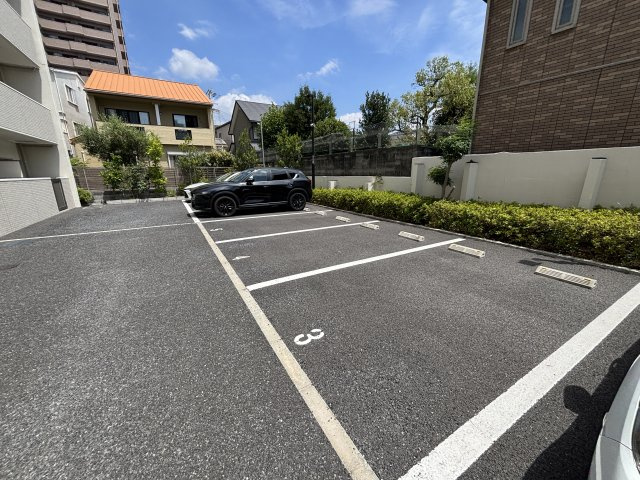 ラ・ビィNAKAZENの駐車場