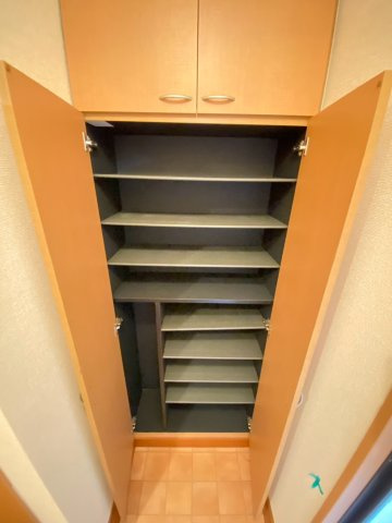 【玄関】 | ロイヤルクレッセント西登戸　弐番館