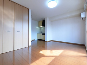 【居間・リビング】 | ロイヤルクレッセント西登戸　弐番館
