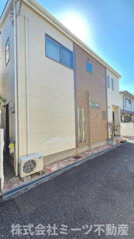 南鴻池町２丁目　中古戸建の前面道路含む現地写真