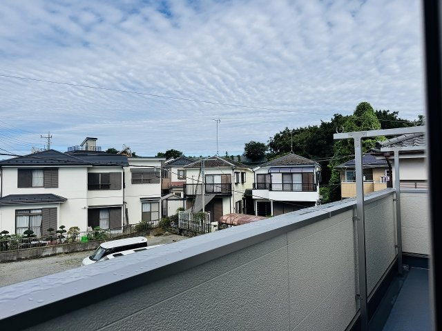 八王子市　中野上町　新築一戸建て　３７期のバルコニー|～2部屋から出入り可能なバルコニー　陽当たり良好、洗濯物がよく乾きそうです～