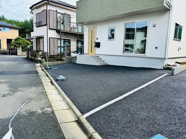 八王子市　中野上町　新築一戸建て　３７期の駐車場|～L字型に2台駐車可能カースペース～