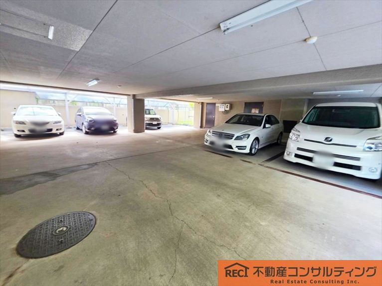 住吉川ビューハイツの駐車場