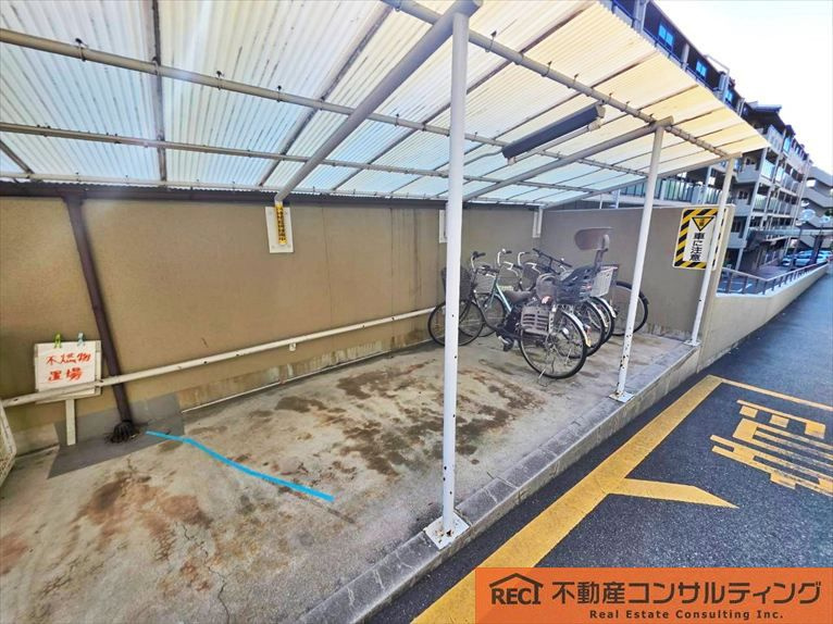 住吉川ビューハイツの駐車場
