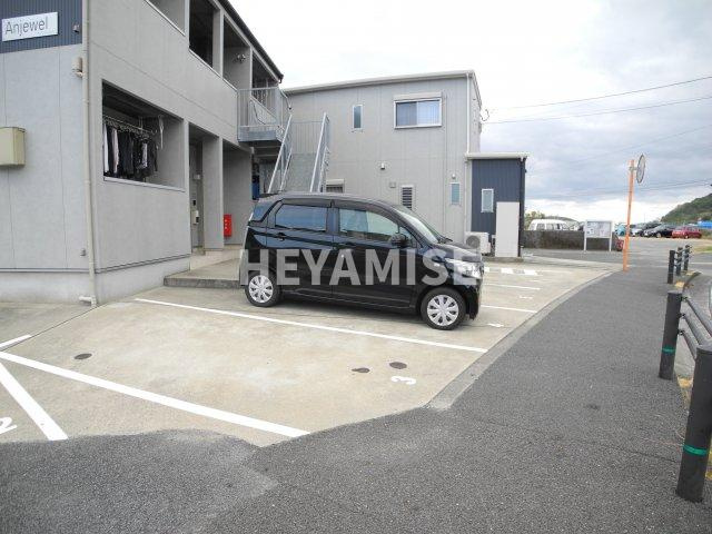 アンジュールBの駐車場