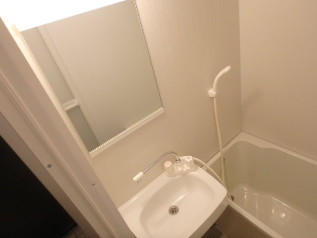 【浴室】 | ルモンド西宮 | コンパクトで使いやすい洗面所