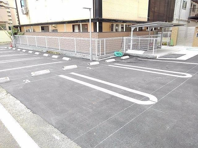【駐車場】