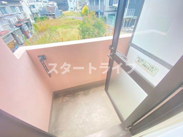 大阪市淀川区西三国１丁目の賃貸マンションのバルコニー