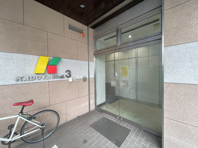 春日部市中央１丁目の事務所のエントランス