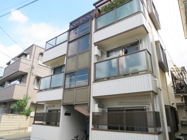 ハルツ赤羽岩淵の外観|コンビニも近くにあり買い物も便利です☆彡