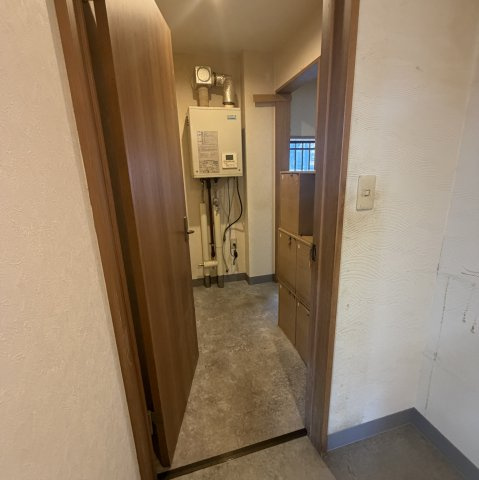 登別市富士町4丁目6-2居宅付き店舗戸建の玄関