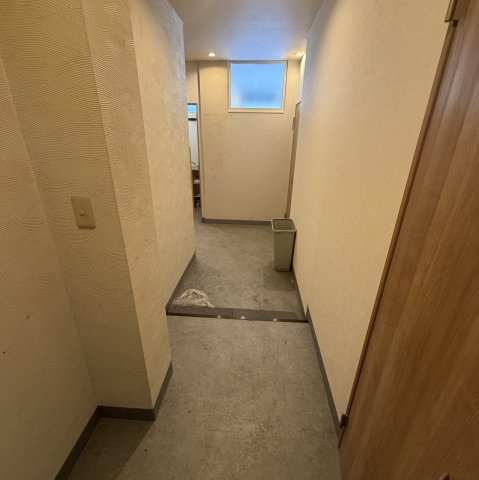 登別市富士町4丁目6-2居宅付き店舗戸建の玄関