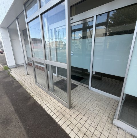 登別市富士町4丁目6-2居宅付き店舗戸建のエントランス
