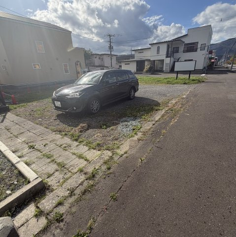 登別市富士町4丁目6-2居宅付き店舗戸建の駐車場